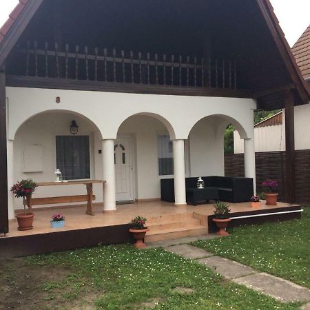 Julianna Apartmanhaz Balatonlelle Exterior photo