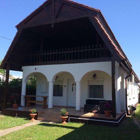 Julianna Apartmanhaz Balatonlelle Exterior photo