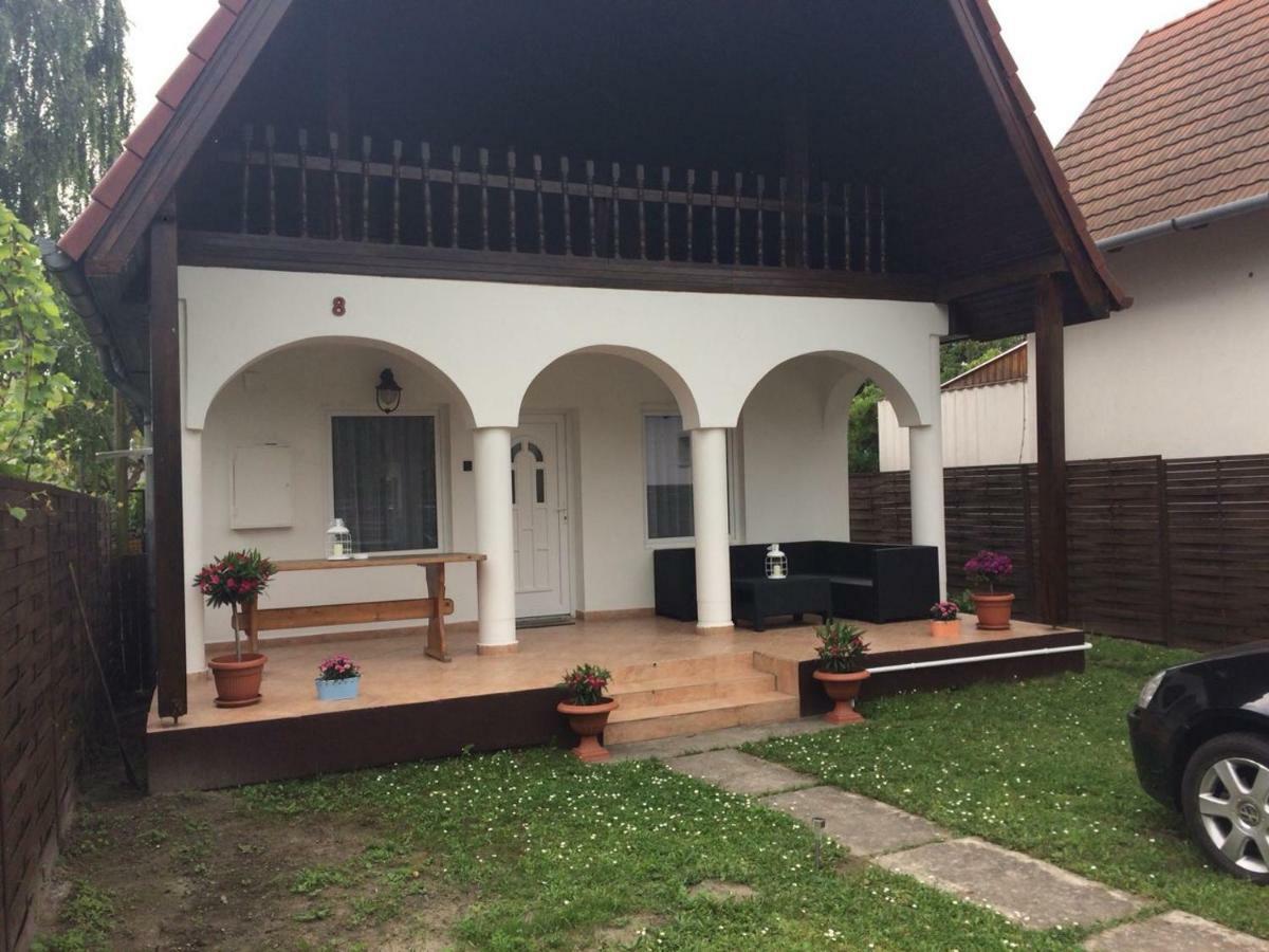 Julianna Apartmanhaz Balatonlelle Exterior photo
